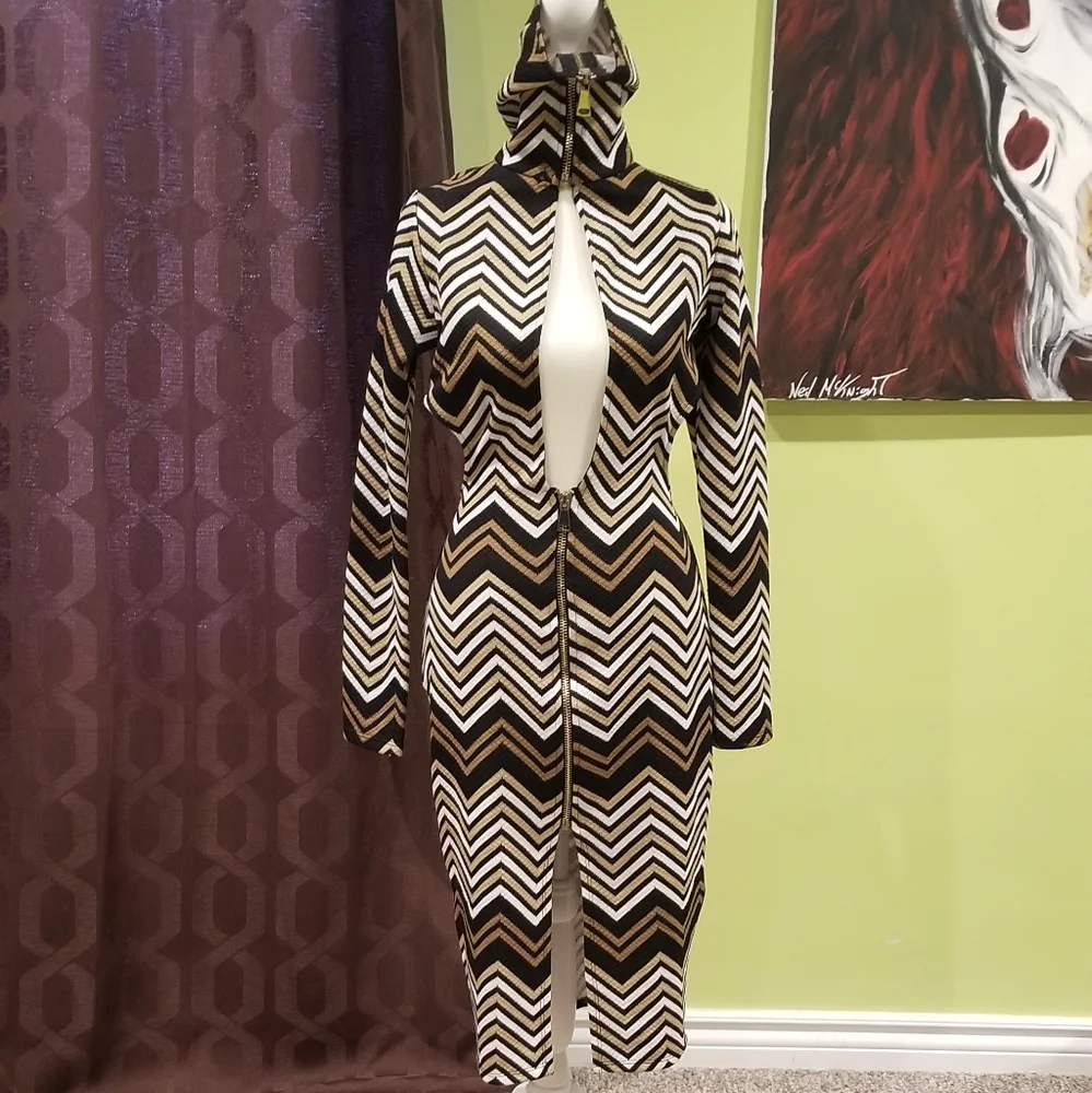NWOT Form Fitting Chevron Open Front/Backless Dress - Picture 1 of 8